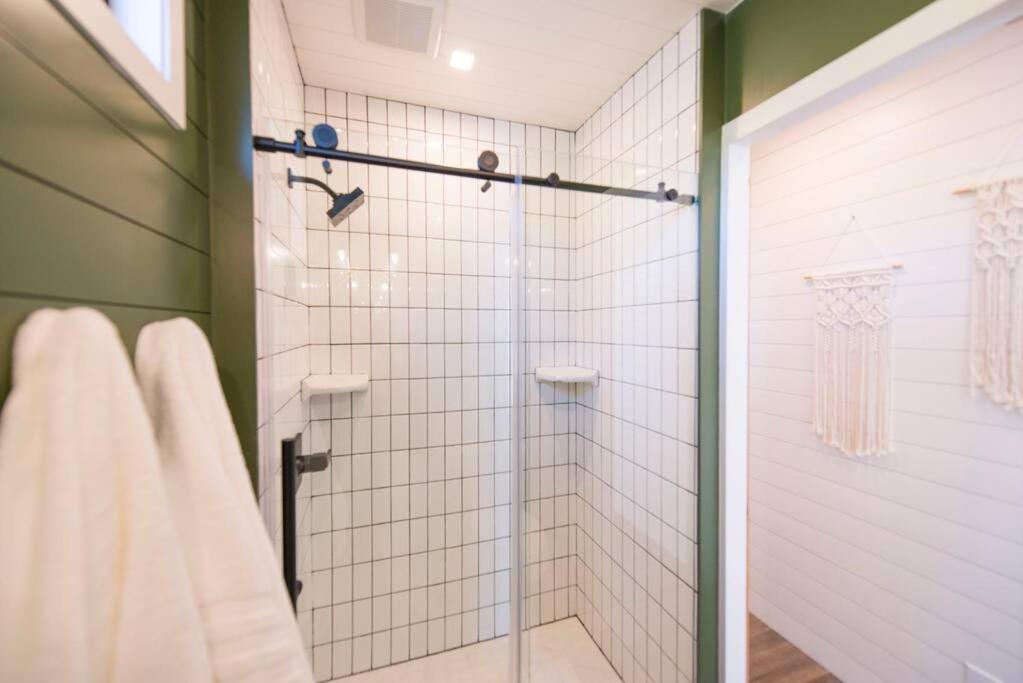 Container Home With Rooftop Views And Pickleball-Pecan Grove Bellmead 外观 照片
