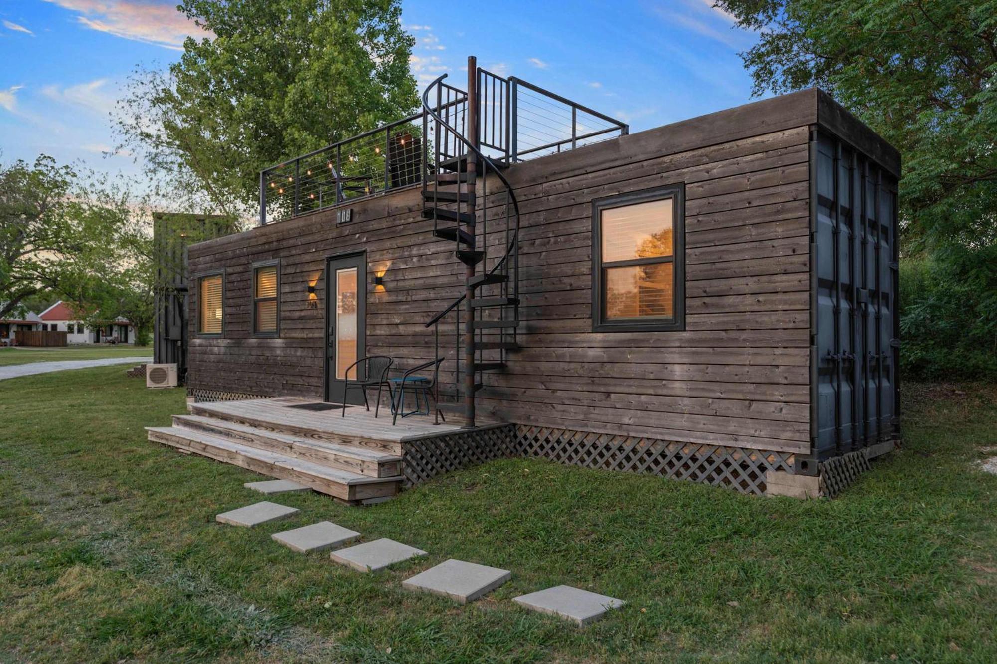 Container Home With Rooftop Views And Pickleball-Pecan Grove Bellmead 外观 照片